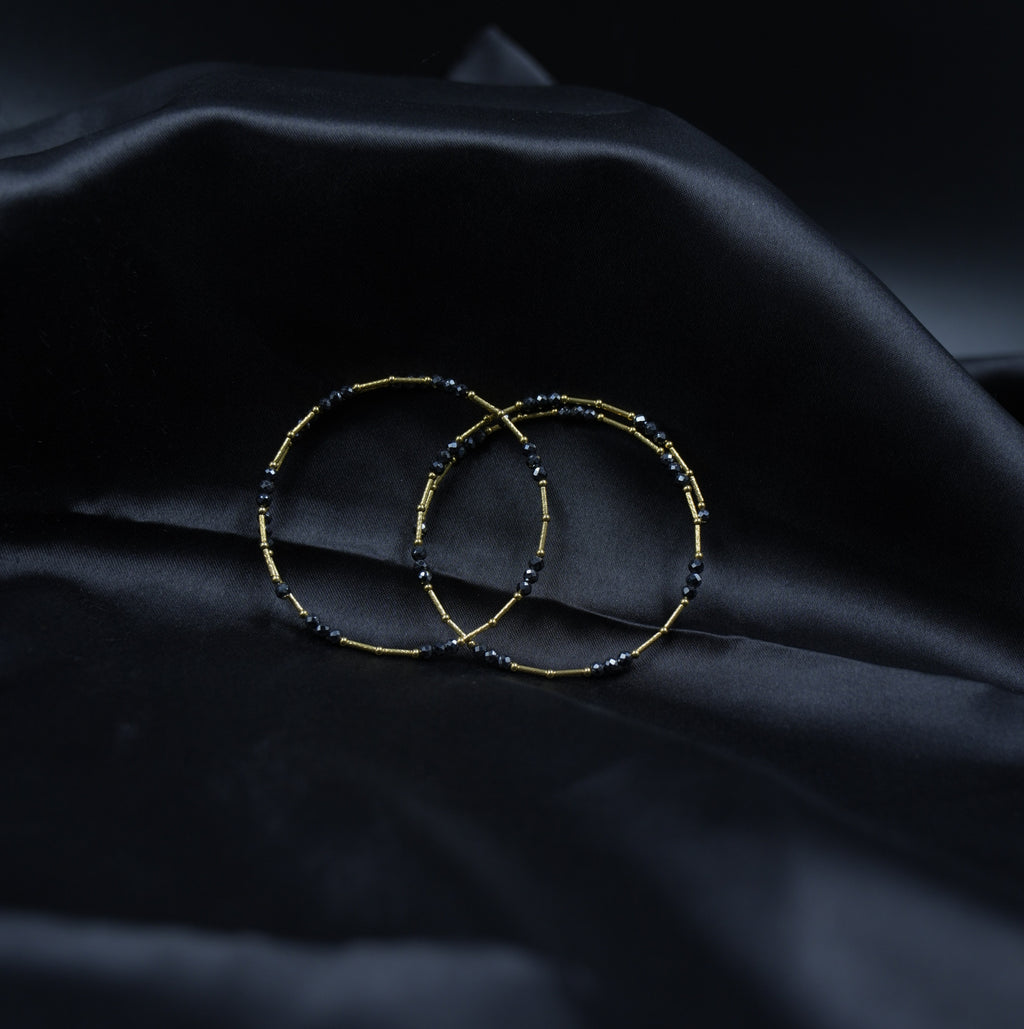 Black Beads Spiral One Layer Bangle