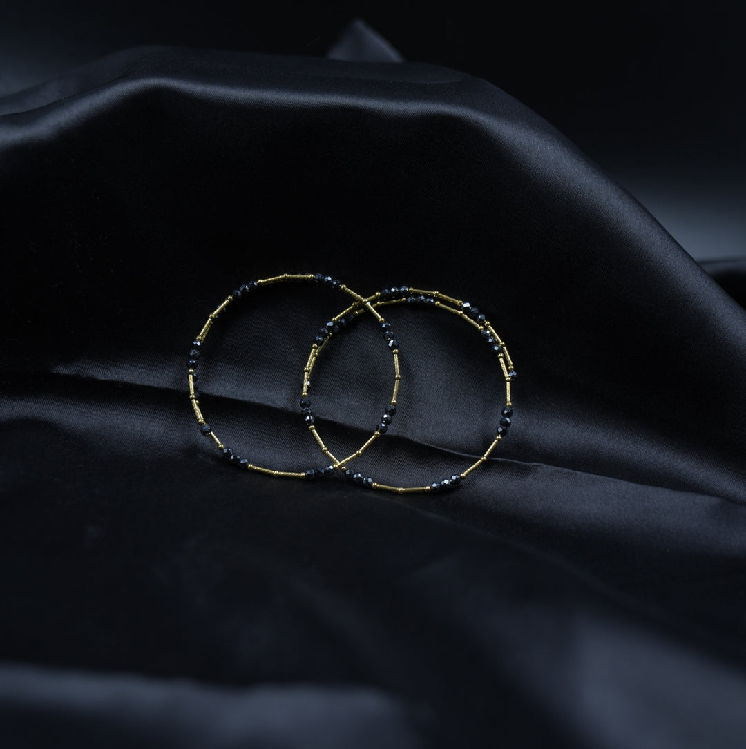 Black Beads Spiral One Layer Bangle